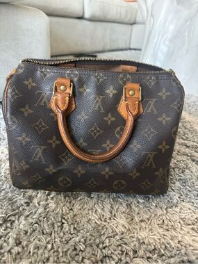 Authentic Louis Vuitton Monogram Speedy 25